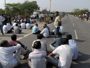 Road blockade in Hyderabad by SBI account holders